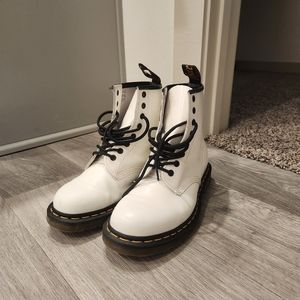 Dr Martens boot